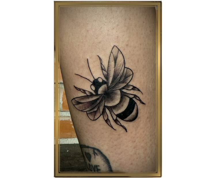 Exempel på en tatuering i old school-stil utförd av Johan